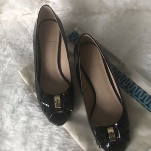 TORY BURCH BLACK WEDGE